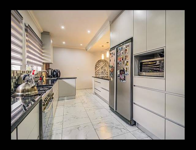 9 BEDROOM HOUSE FOR SALE IN BRACKENHURST